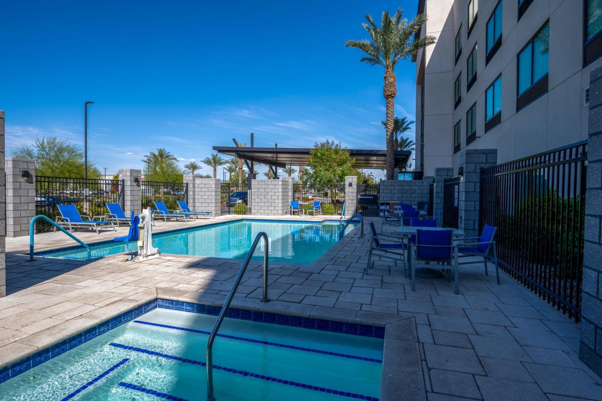 Holiday Inn Express & Suites - Gilbert - Mesa Gateway Airport Exterior foto